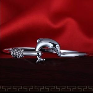 ✅🌹925 Silver Plated Dolphin Buckle Bangle.